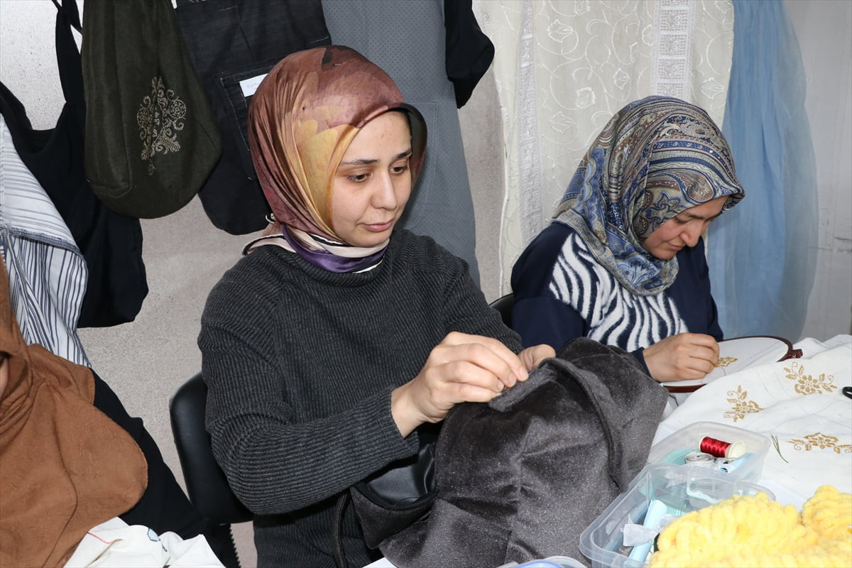 Gaziantep'te Şehitkamil Kaymakamlığı Sosyal Yardımlaşma ve Dayanışma Vakfına bağlı Hürriyet Sosyal...