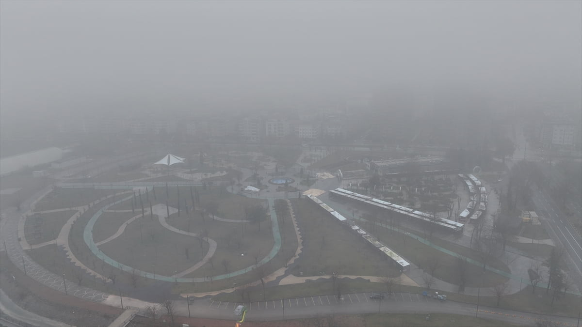 Gaziantep'te sis nedeniyle görüş mesafesi düştü. Kent merkezinde bulunan Harikalar Diyarı...