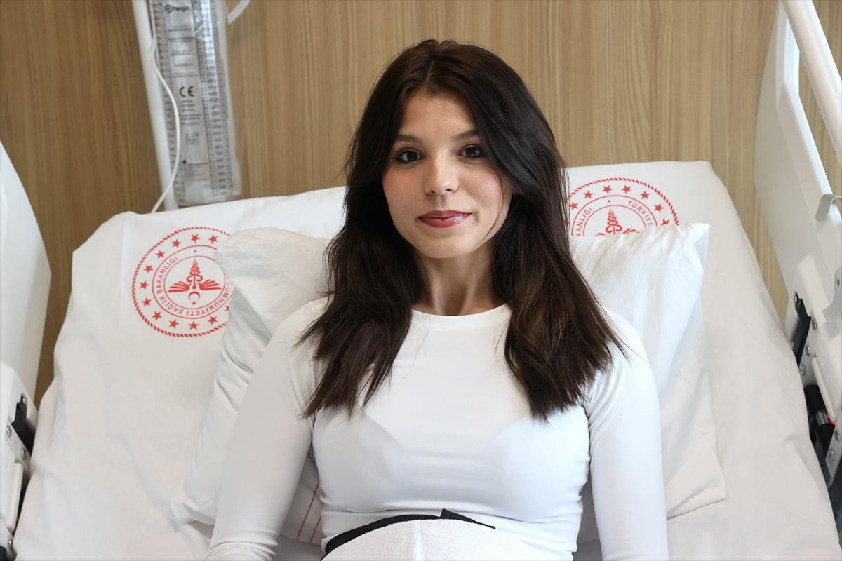 Gaziantep'te sol böbreğindeki tıkanma nedeniyle çeşitli sağlık sorunları yaşayan genç kız, kendi...