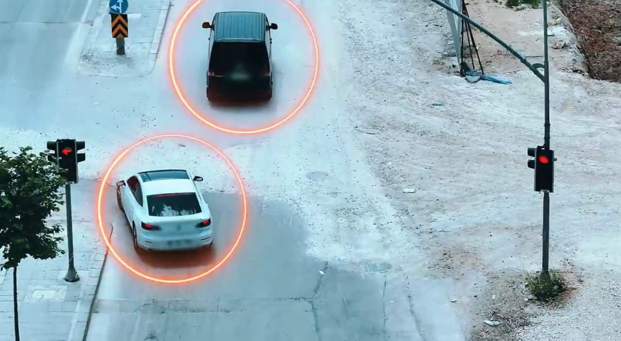 GAZİANTEP'TE SON 2 HAFTA İÇERİSİNDE KIRMIZI IŞIK İHLALİ YAPTIĞI TESPİT EDİLEN 3 BİN 745 ARAÇ...