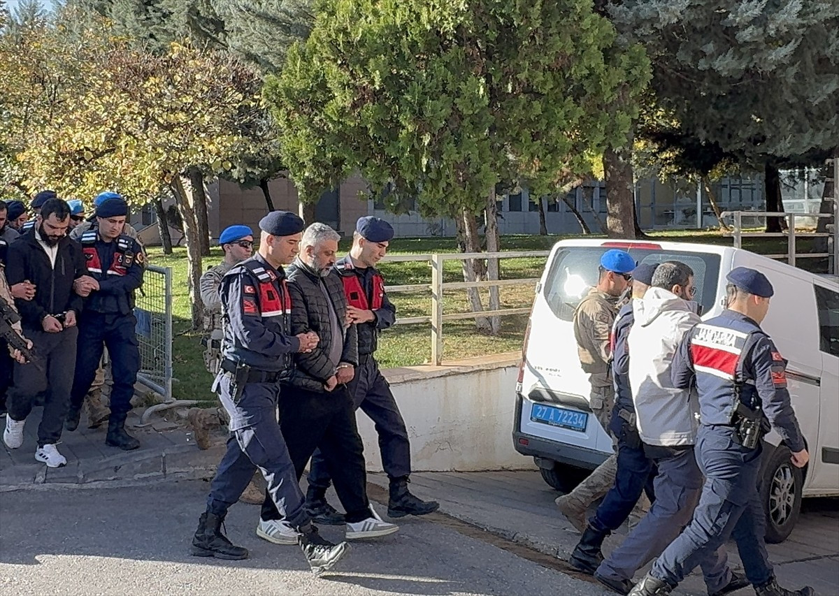 Gaziantep'te terör örgütü DEAŞ'a finansman sağladıkları iddiasıyla 13 zanlı gözaltına...