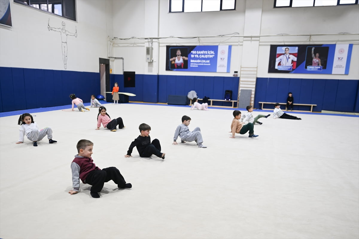 Gaziantep'te uluslararası standartlarda yapılan Mehmet Vehbi Dinçerler Cimnastik Salonu'nda...