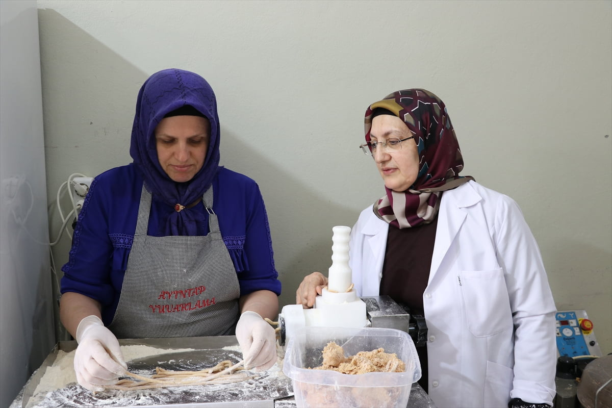 Gaziantep'te yaşayan 55 yaşındaki Şahide Ulukök, kentin tescilli lezzeti yuvalamayı KOSGEB'den...