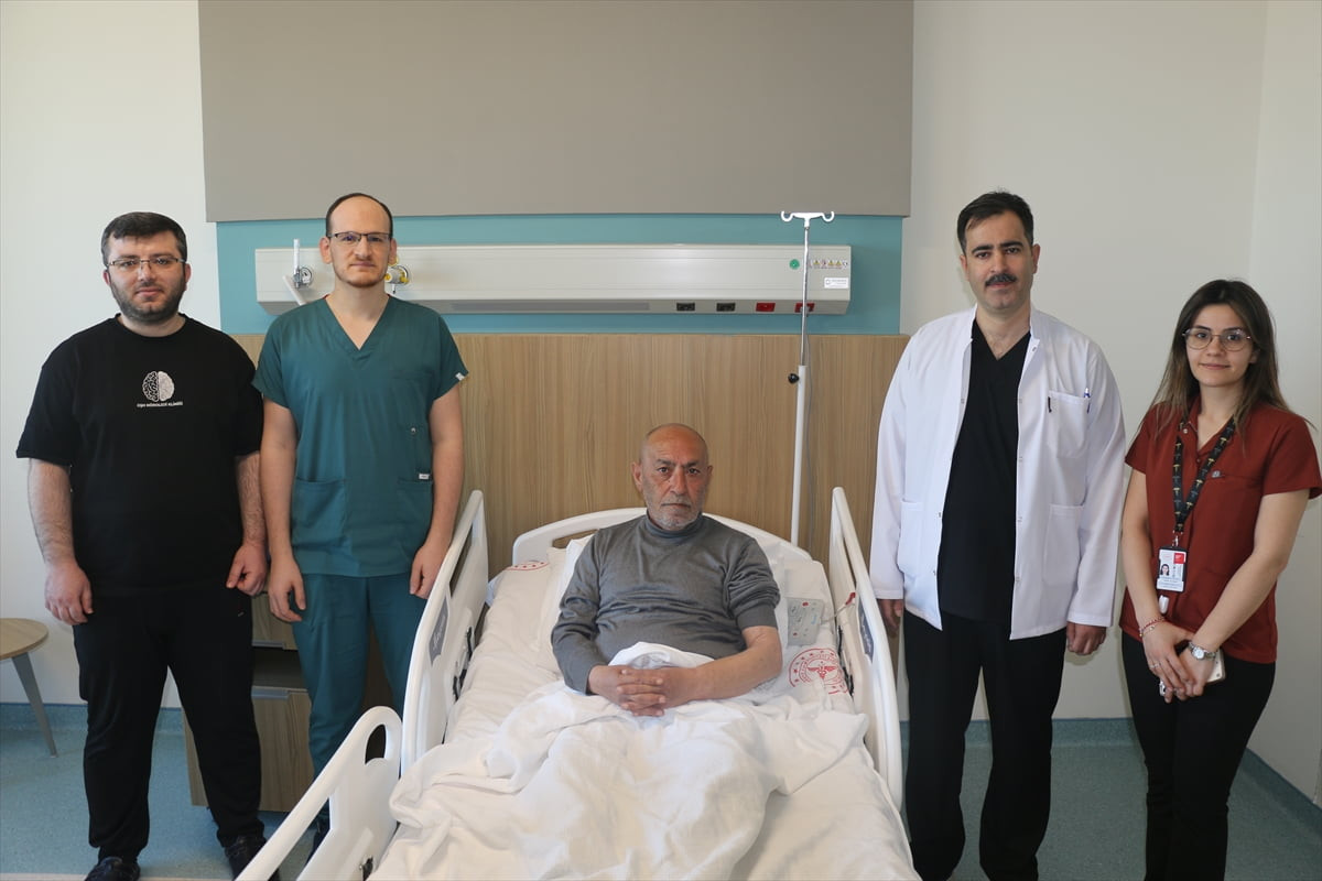 Gaziantep'te yaşayan 68 yaşındaki Kemal Kılıç, geçirdiği inme sonrası hastanede uygulanan erken...