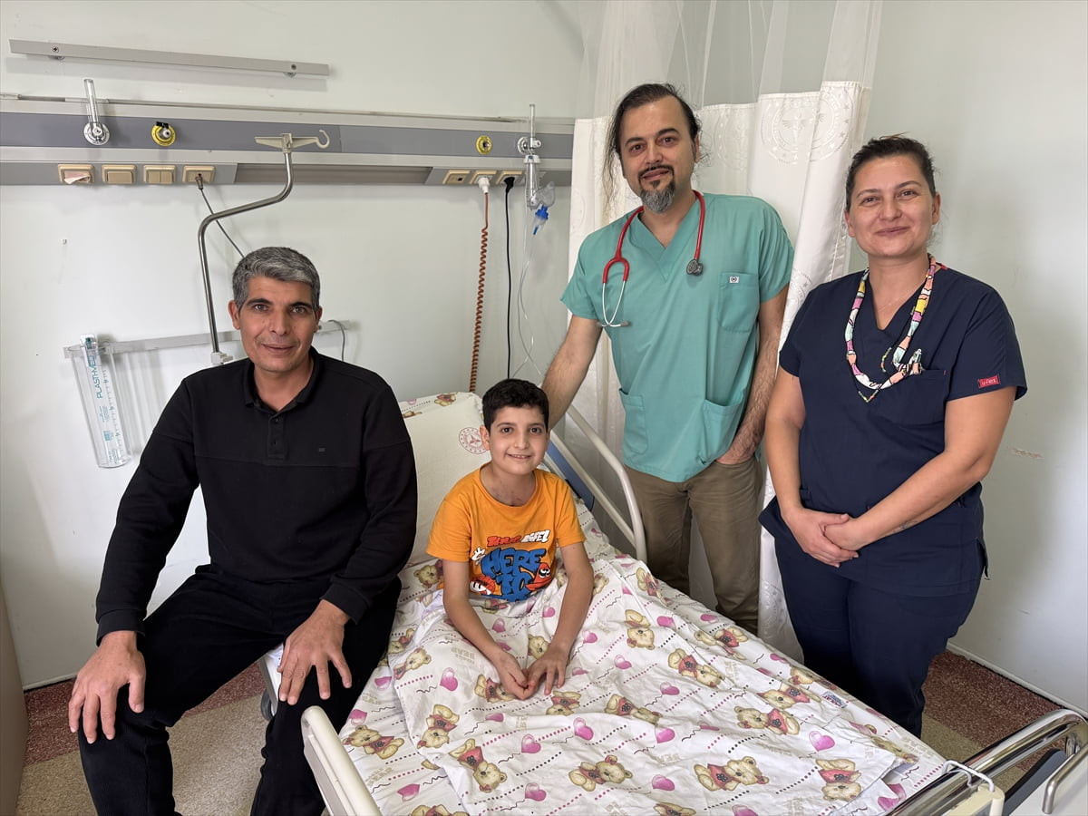 Gaziantep'te yaşayan doğuştan aort kapak hastası Azat Enes Aslan, iki ay önce acil olarak Sağlık...