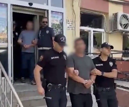 GAZİANTEP’İN NİZİP İLÇESİNDE 43 KİŞİYİ 300 MİLYON TL DOLANDIRDIĞI İDDİA EDİLEN 3 ŞÜPHELİ, POLİS...