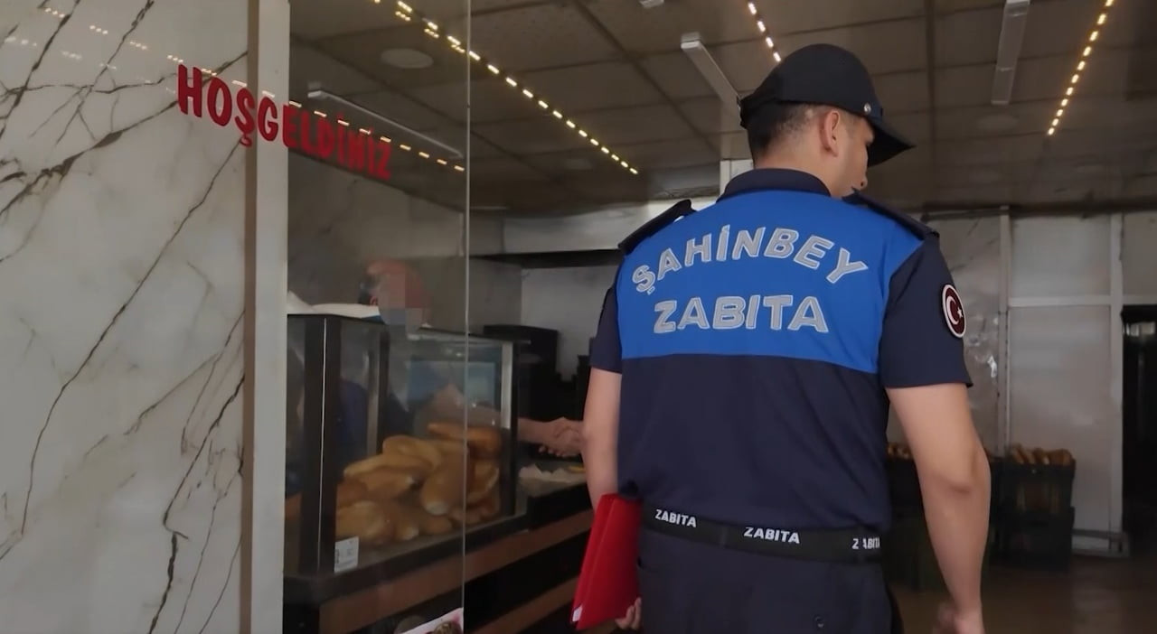 GAZİANTEP’İN ŞAHİNBEY İLÇESİNDE ZABITA EKİPLERİ TARAFINDAN GERÇEKLEŞTİRİLEN DENETİMLERDE BİNLERCE...