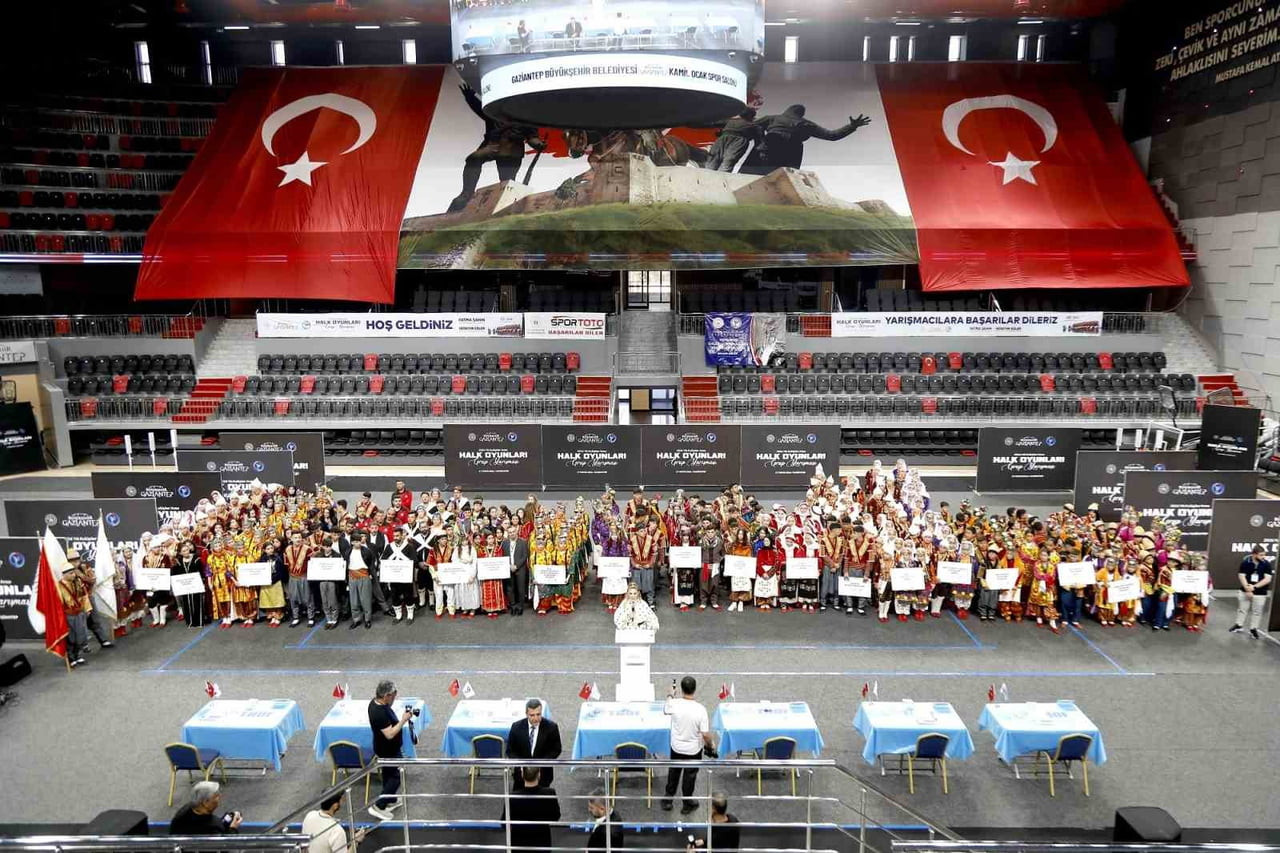 GAZİANTEP’TE 'TÜRKİYE HALK OYUNLARI KULÜPLER ARASI BÖLGE ŞAMPİYONASI' DÜZENLENDİ