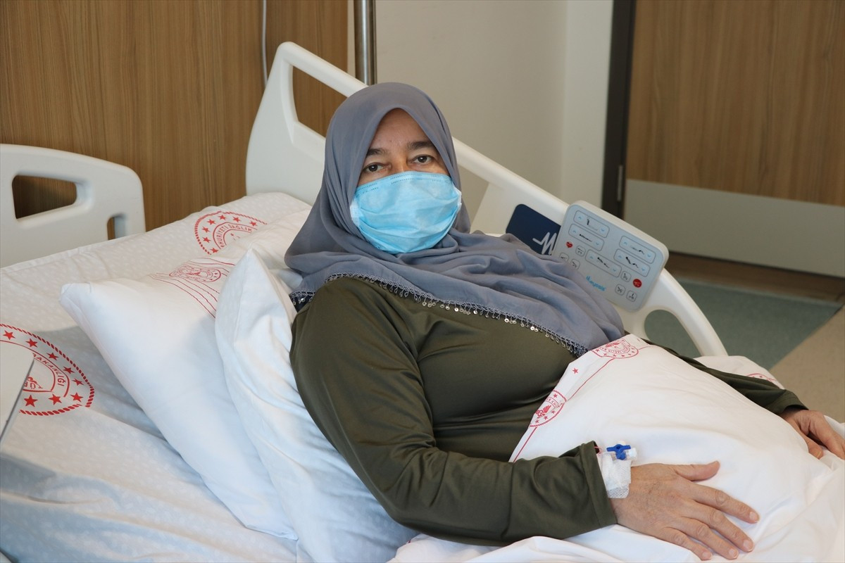 Gaziantep’te 3 yıldır böbrek yetmezliği yaşayan 50 yaşındaki Arzu Öztürk, kadavradan yapılan organ...