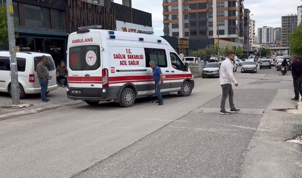 GAZİANTEP’TE CAM SİLERKEN DENGESİNİ KAYBEDEREK 8’İNCİ KATTAN BİNANIN BETON TERAS ZEMİNİNE DÜŞEN 23...