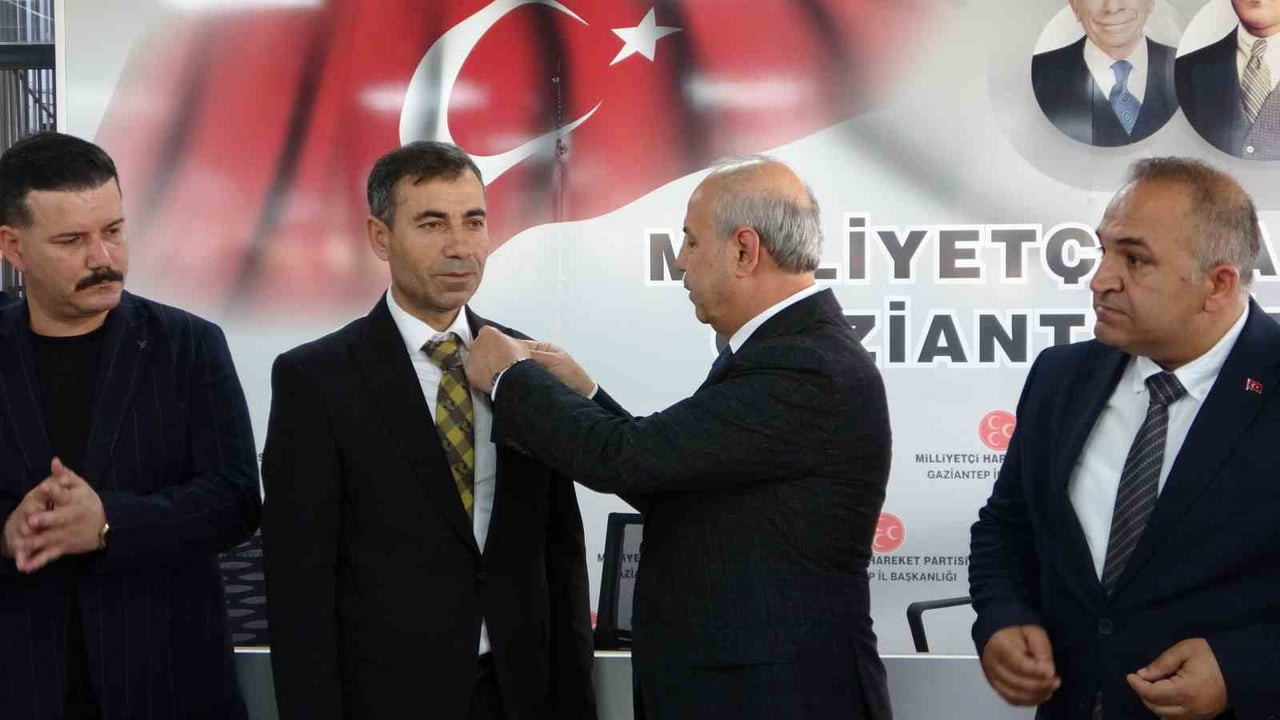 GAZİANTEP’TE ÇEŞİTLİ SİYASİ PARTİLERDEN İSTİFA EDEN YAKLAŞIK 300 KİŞİ, MİLLİYETÇİ HAREKET PARTİSİ...