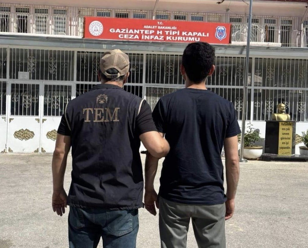 GAZİANTEP’TE FETÖ/PDY SİLAHLI TERÖR ÖRGÜTÜNE ÜYE OLMA SUÇUNDAN 6 YIL 3 AY HAPİS CEZASI BULUNAN...