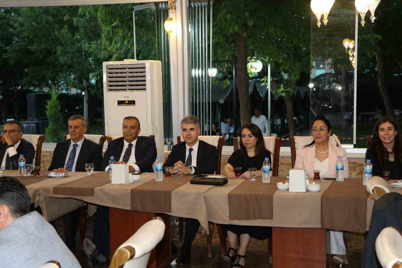 GAZİANTEP’TE GÖREV YERLERİ DEĞİŞEN HAKİM VE CUMHURİYET SAVCILARINA VEDA PROGRAMI...