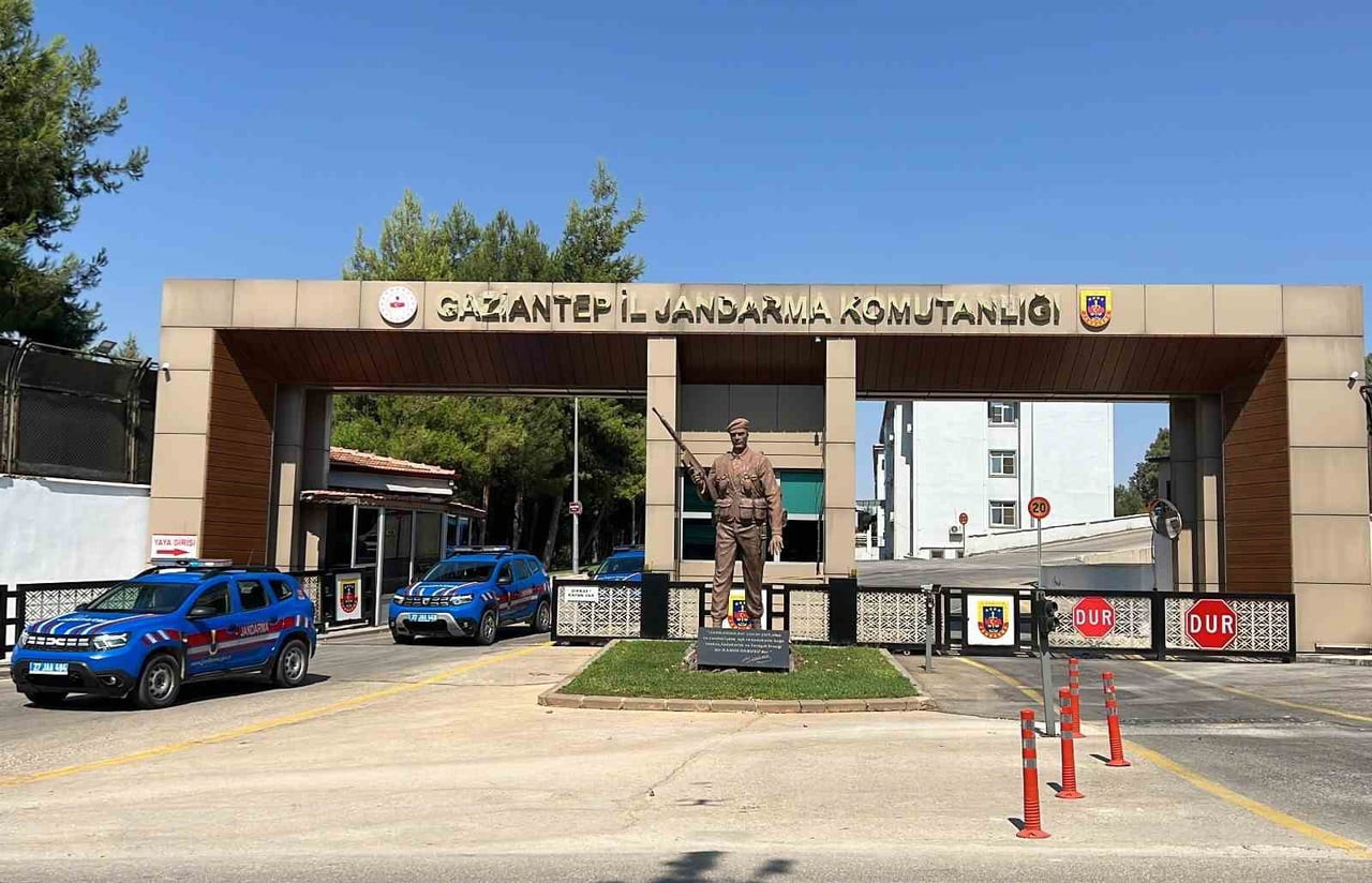 GAZİANTEP’TE JANDARMA EKİPLERİNİN SON BİR AYDA YAPTIĞI OPERASYONLARDA YAKALANAN VE ÇEŞİTLİ...