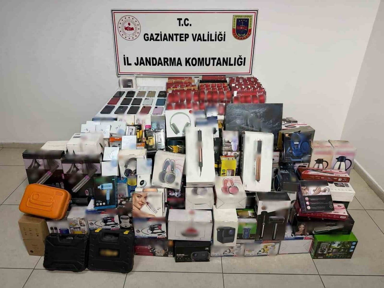 GAZİANTEP’TE JANDARMA EKİPLERİNİN UYUŞTURUCU VE KAÇAKÇILIK OLAYLARINA YÖNELİK SON BİR AYDA YAPTIĞI...