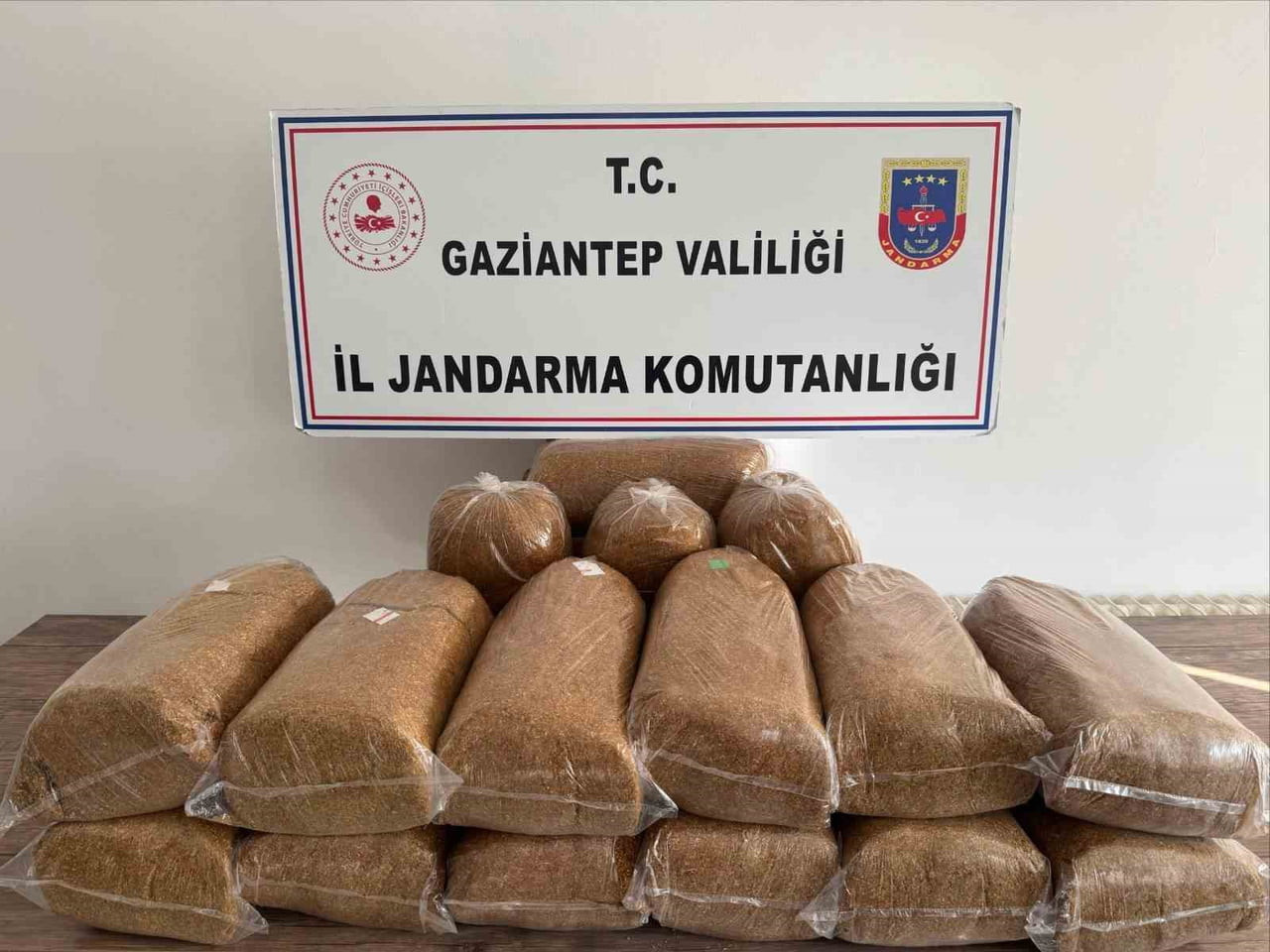 GAZİANTEP’TE JANDARMADAN ŞOK YOL KONTROL UYGULAMASI: 353 ARANAN ŞAHIS YAKALANDI