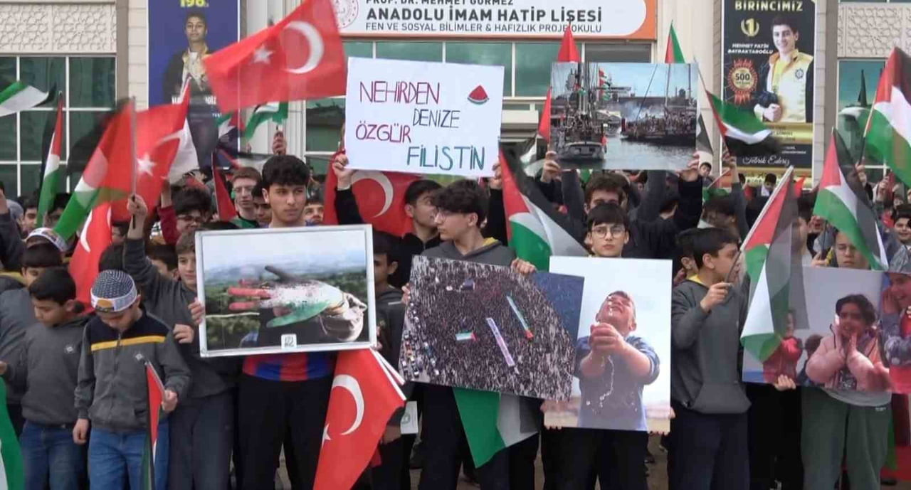 GAZİANTEP’TE ÖĞRENCİLERDEN FİLİSTİNLİLERE YÖNELİK İDAM KARARINA TEPKİ