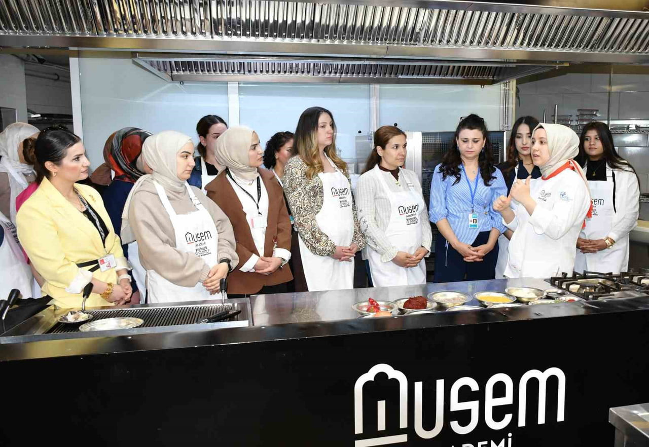 GAZİANTEP’TE SAĞLIK BAKANLIĞI TARAFINDAN YÜRÜTÜLEN "HER GEBEYE BİR EBE" PROJESİ KAPSAMINDA ANLAMLI...