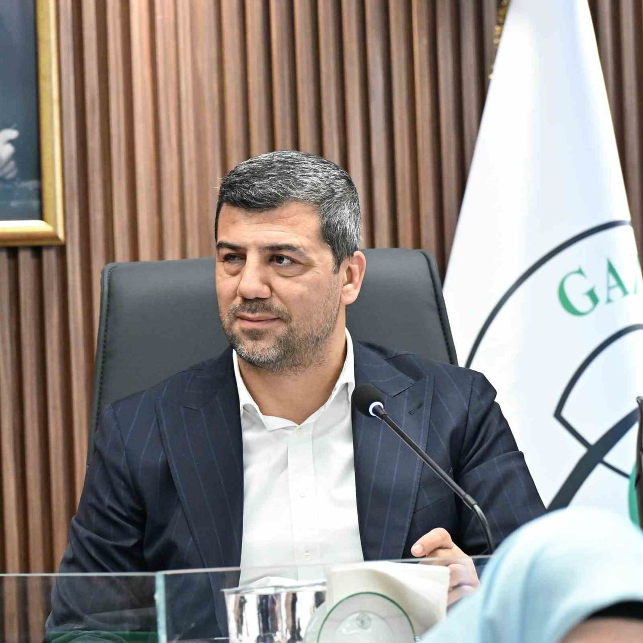 GAZİOSMANPAŞA BELEDİYE BAŞKAN VEKİLİ ERAY KARADENİZ, BELEDİYE MECLİSİNİN NİSAN AYI OTURUMUNDA...