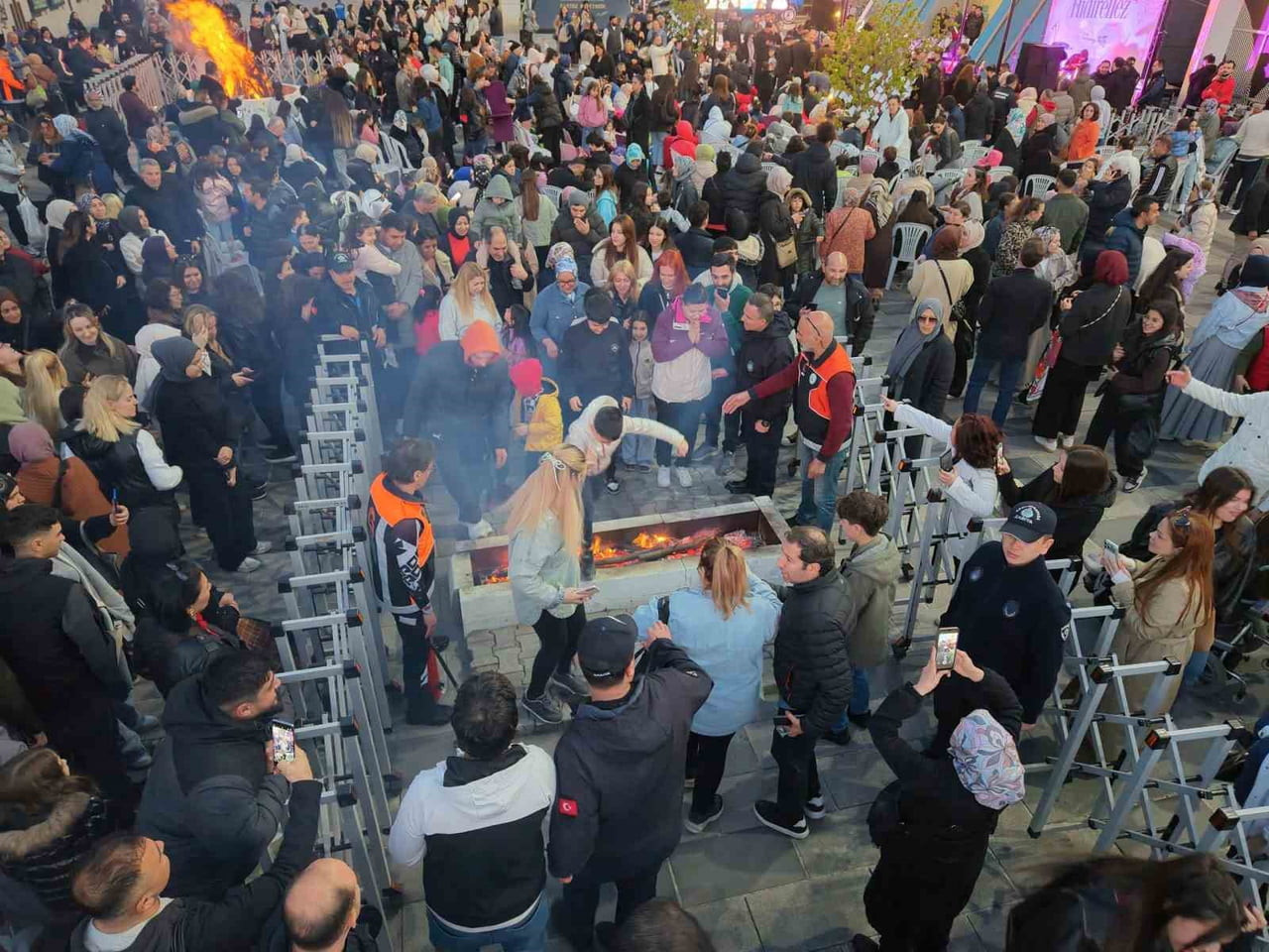 GAZİOSMANPAŞA BELEDİYESİ TARAFINDAN "HIDIRELLEZ ŞENLİĞİ" GERÇEKLEŞTİRİLDİ. ETKİNLİKTE HIDIRELLEZ...
