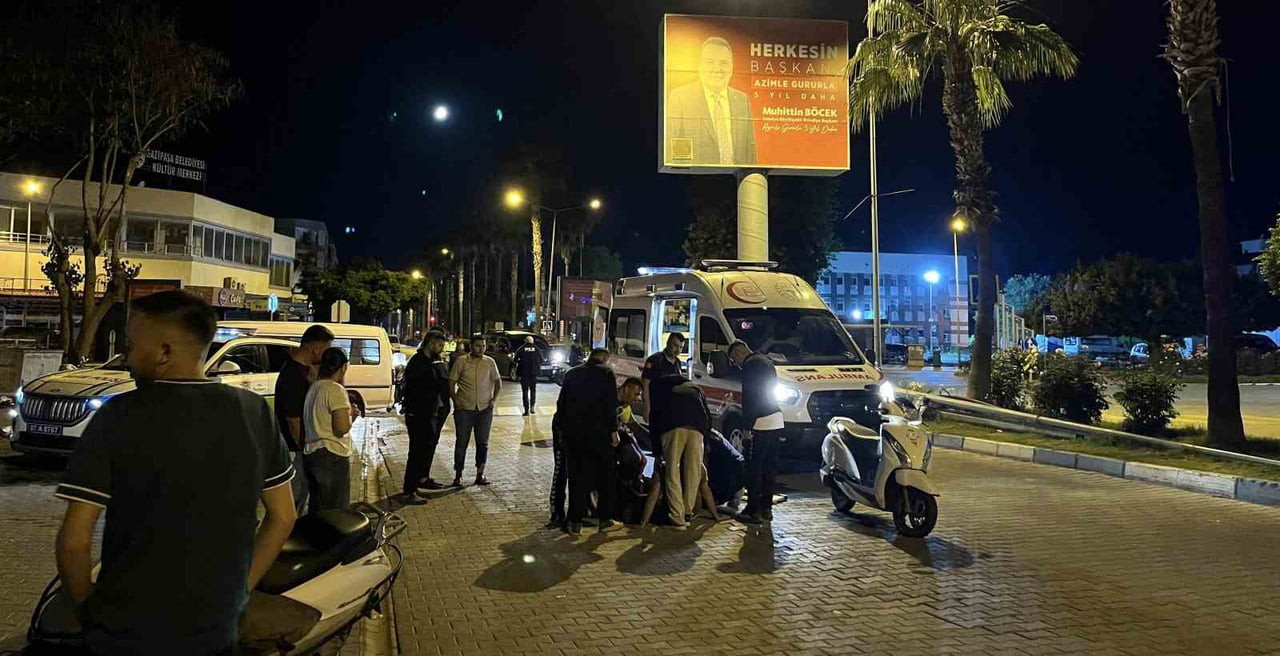 GAZİPAŞA İLÇESİNDE MEYDANA GELEN MOTOSİKLET KAZASINDA 1 KİŞİ AĞIR YARALANDI.