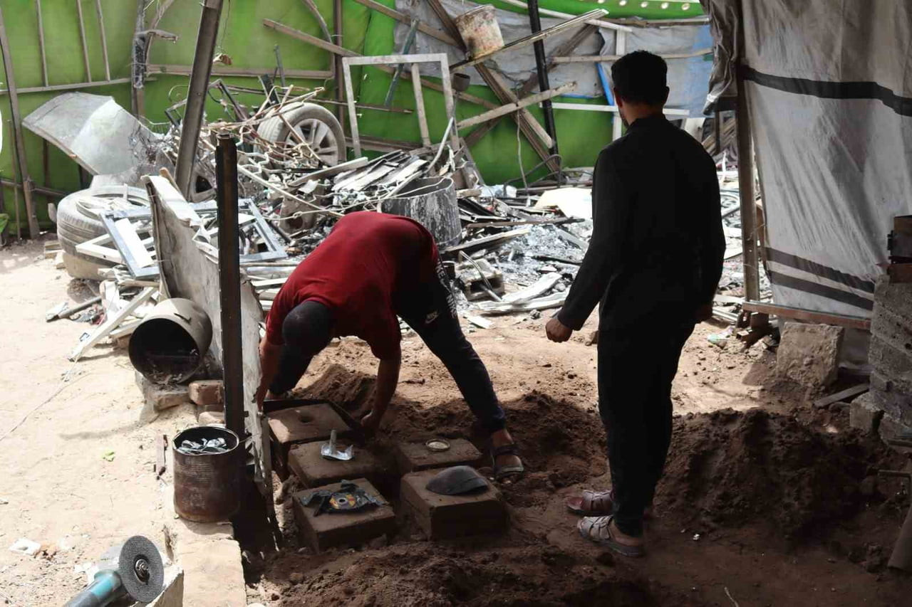 GAZZE ŞERİDİ'NDE MÜHENDİSLİK YAPAN BASEL AL-BATSH, İSRAİL SALDIRILARI NEDENİYLE YIKILAN...