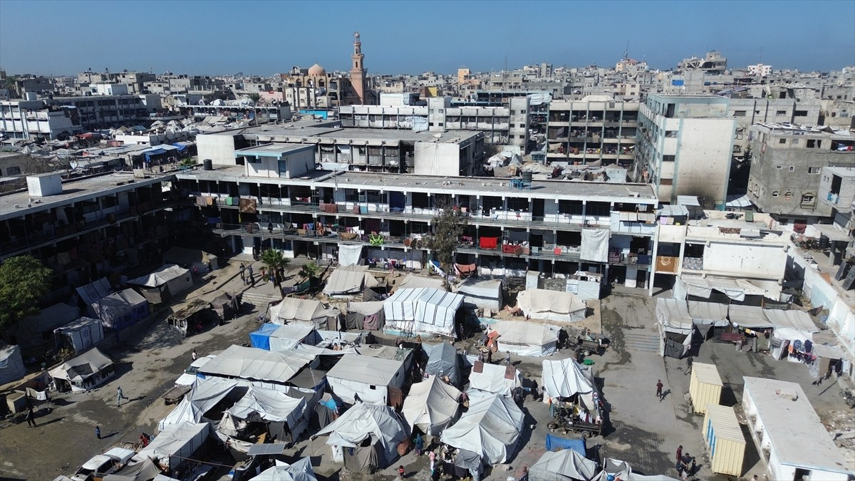 Gazze Şeridi’nin güneyindeki Han Yunus kentinde yer alan Birleşmiş Milletler Filistinli...