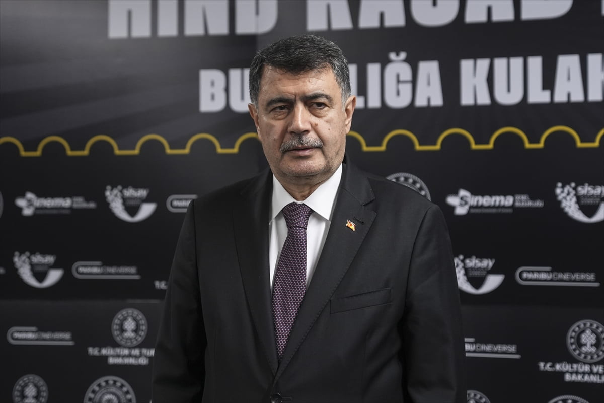 Gazze'de İsrail ateşi altında bir araçta mahsur kalarak hayatını kaybeden 6 yaşındaki Filistinli...