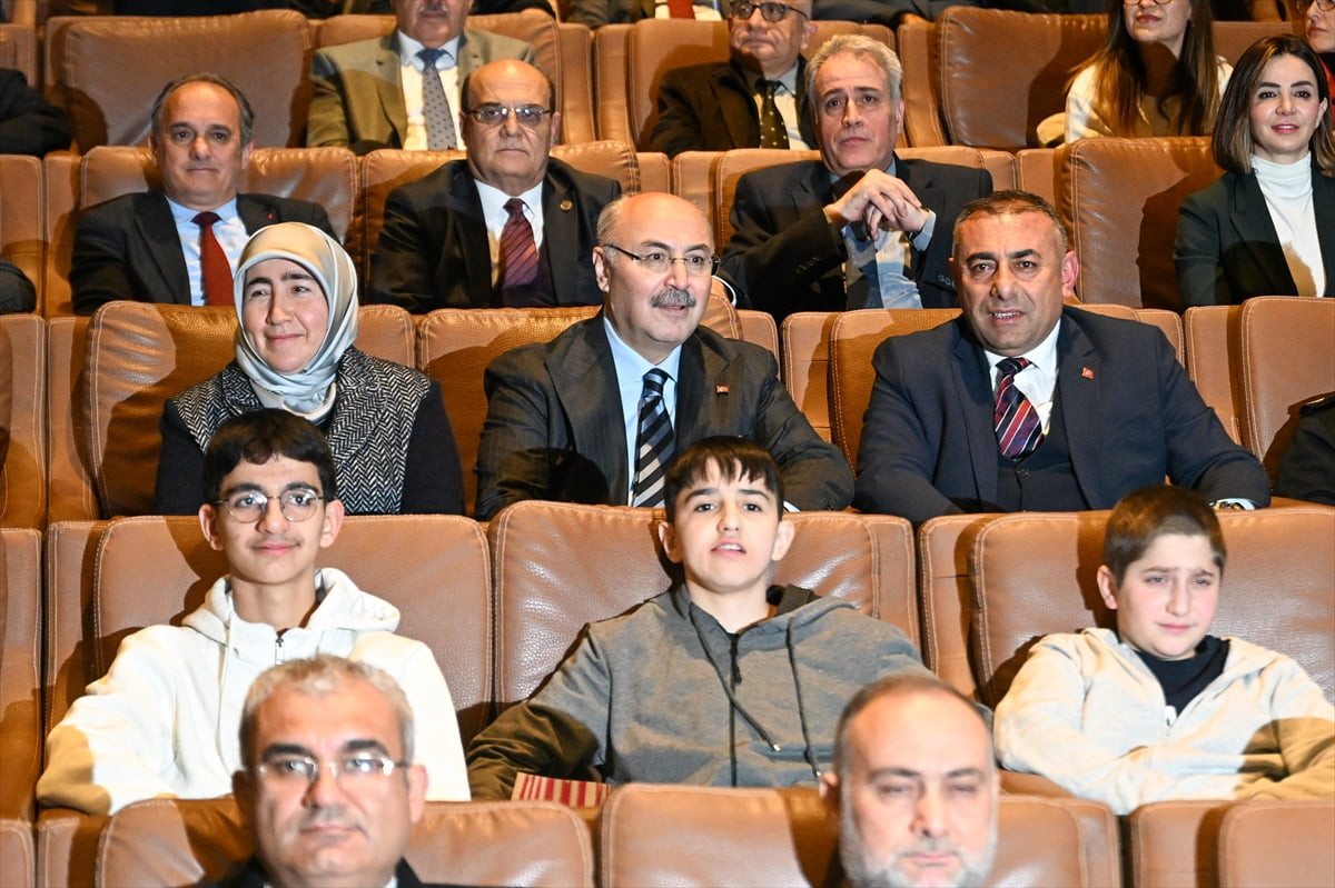 Gazze'de İsrail ateşi altında bir araçta mahsur kalarak hayatını kaybeden 6 yaşındaki Filistinli...