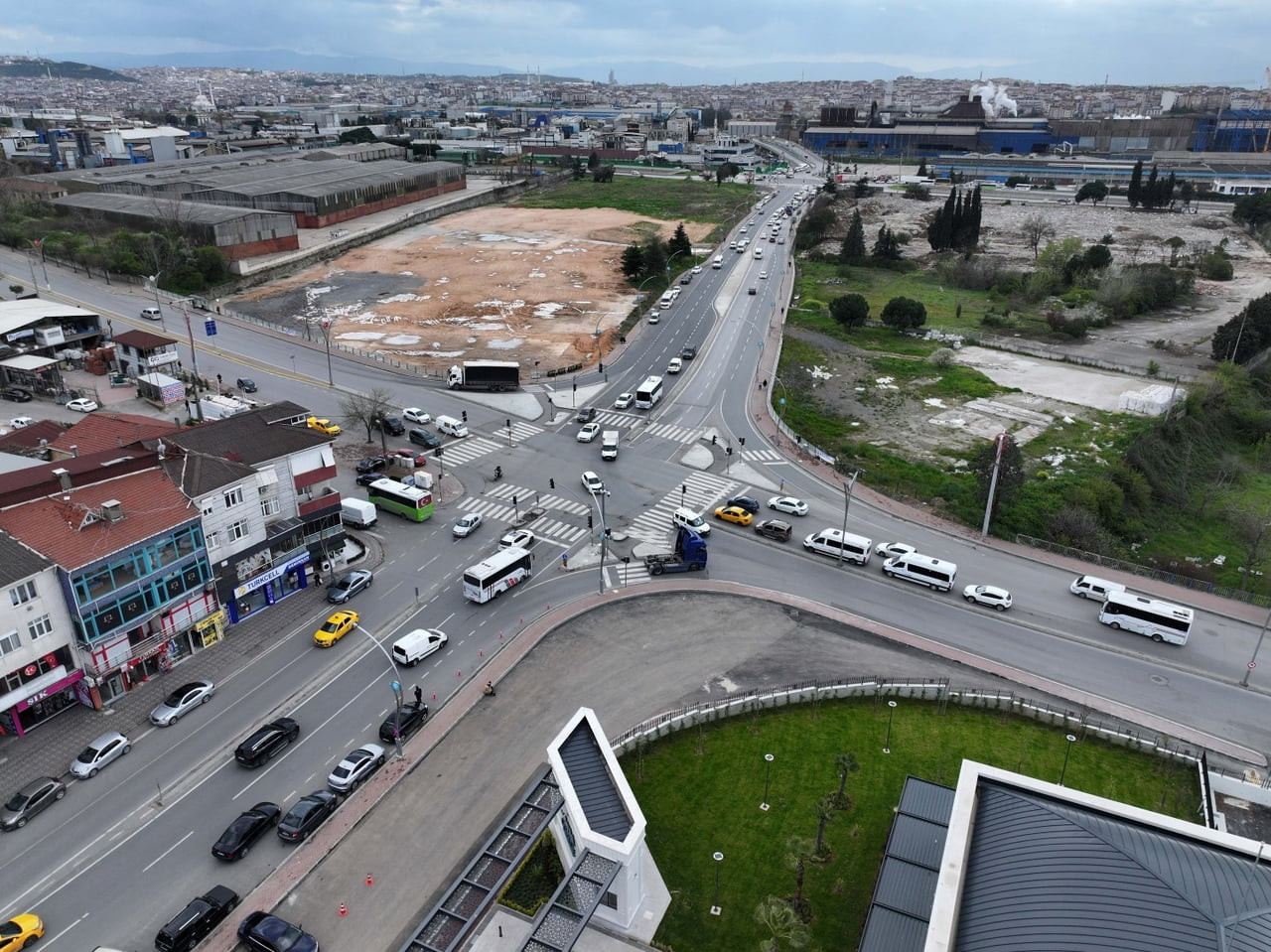 GEBZE İLÇESİNDEKİ ANKARA, HAYRİ MACAR VE YENİ BAĞDAT CADDELERİ İLE MUDARLI YOLU'NDA YÜRÜTÜLEN...