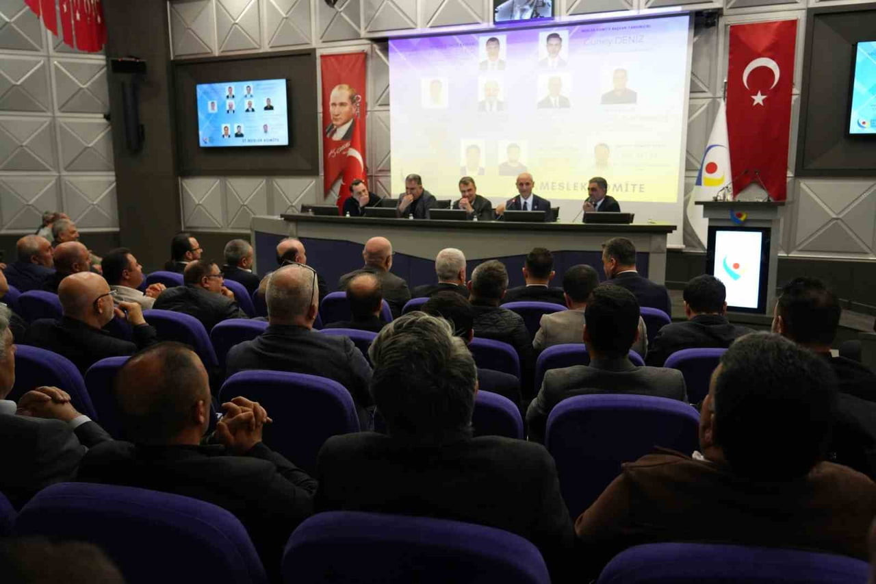 GEBZE TİCARET ODASI TARAFINDAN DÜZENLENEN "27. MESLEK KOMİTESİ SEKTÖREL İSTİŞARE TOPLANTISI"NDA...