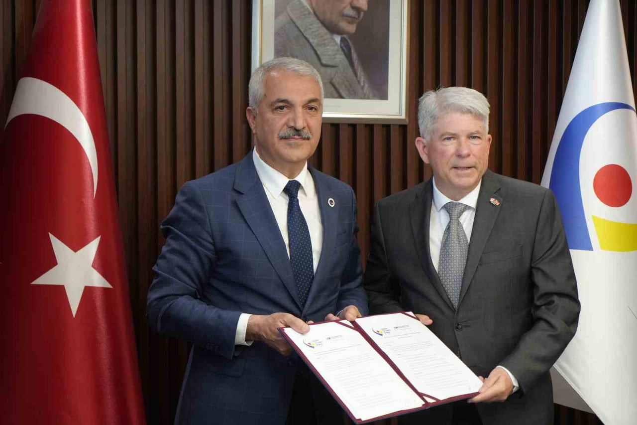 GEBZE TİCARET ODASI YÖNETİM KURULU BAŞKANI ABDURRAHMAN ASLANTAŞ VE BURLİNGTON TİCARET ODASI...