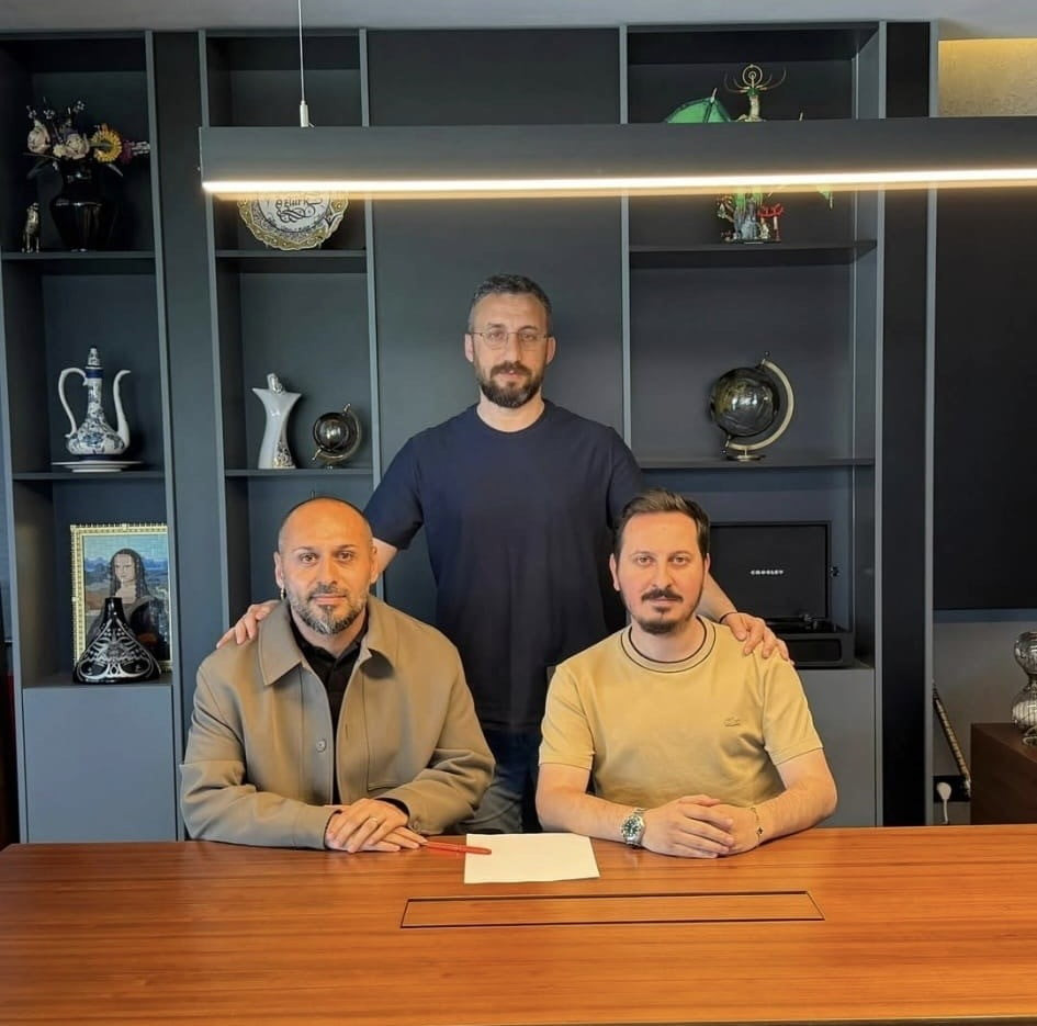 GEBZESPOR’DA SPORTİF DİREKTÖRLÜK GÖREVİNE EMRE DOĞAN GETİRİLDİ. MOR-BEYAZLI KULÜP, DOĞAN İLE...