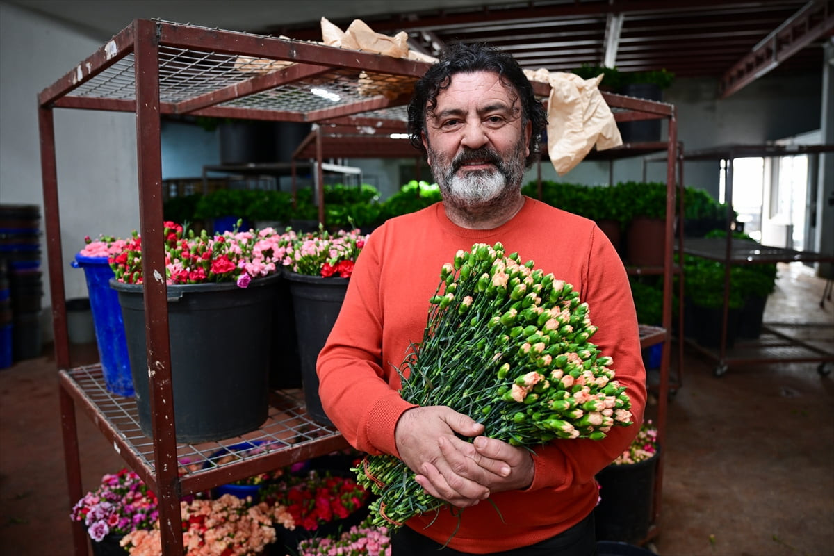 Geçen yıl yaklaşık yüzde 14'lük artışla 160 milyon dolarlık ihracata imza atan Süs Bitkileri ve...