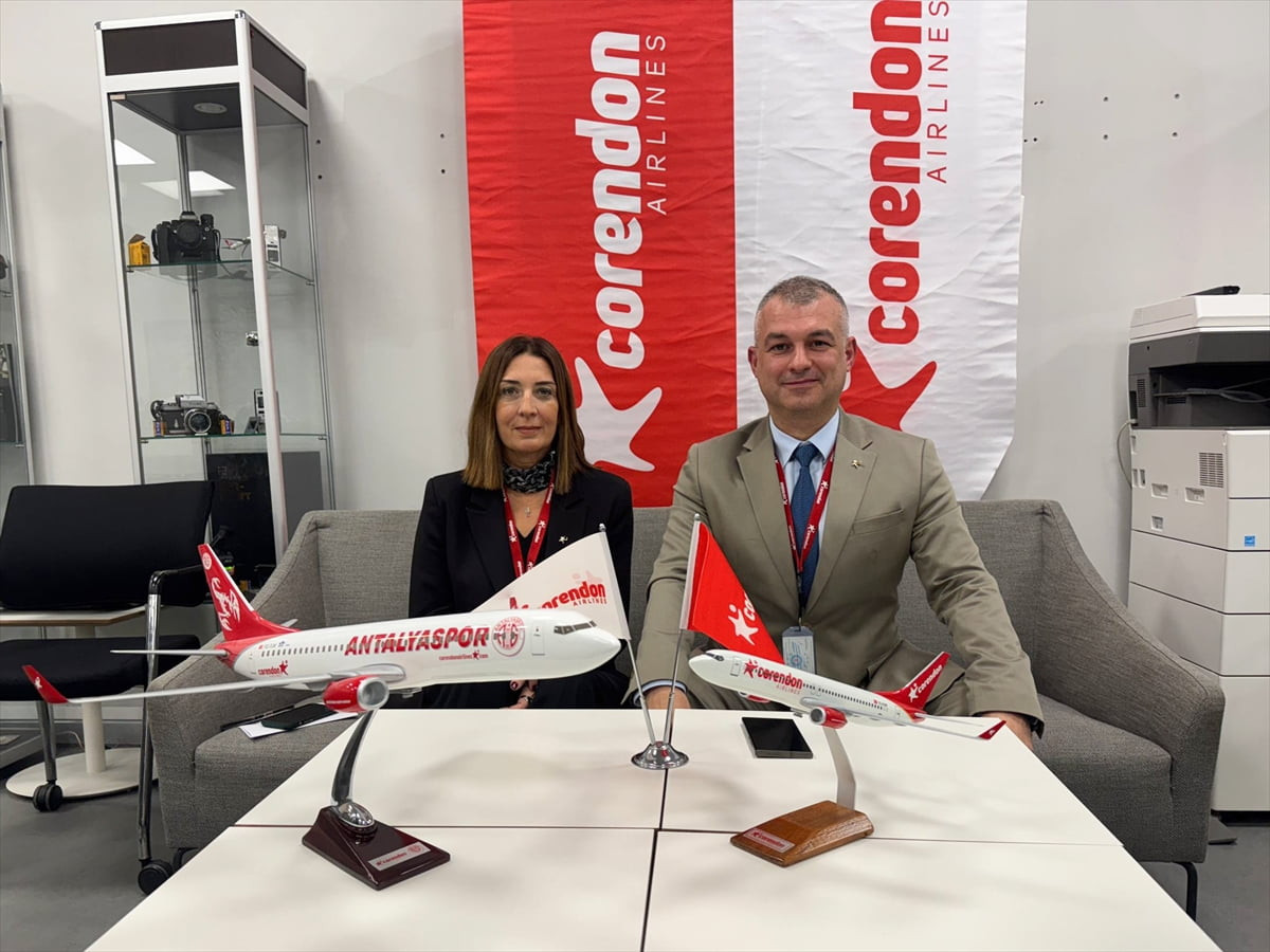 Geçen yol uçuşlarında döner ayran satışı yapan Corendon Airlines, bu yıl da lahmacun satışına...