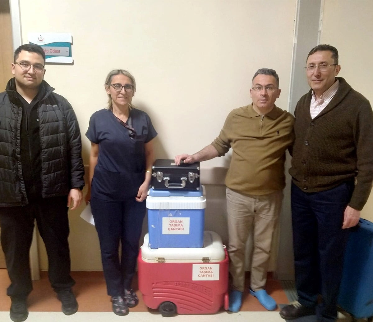 Geçirdiği trafik kazası sonucu beyin ölümü gerçekleşen 67 yaşındaki Reyhan K'nin organları 4...