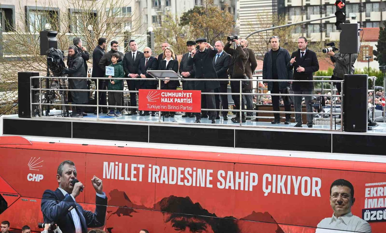 GEÇTİĞİMİZ HAFTA CHP’Lİ KUŞADASI BELEDİYE BAŞKANI ÖMER GÜNEL’İN TUTUKLANMASININ ARDINDAN CHP GENEL...