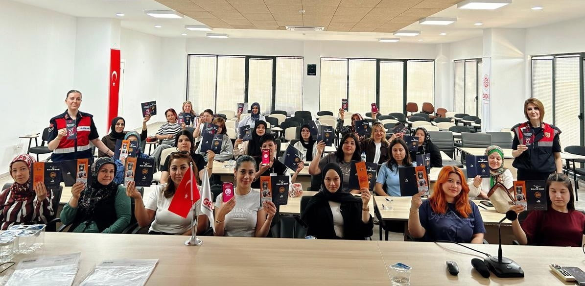 GEDİZ OSB'DE ÇALIŞAN KADINLARA KADES EĞİTİMİ VERİLDİ