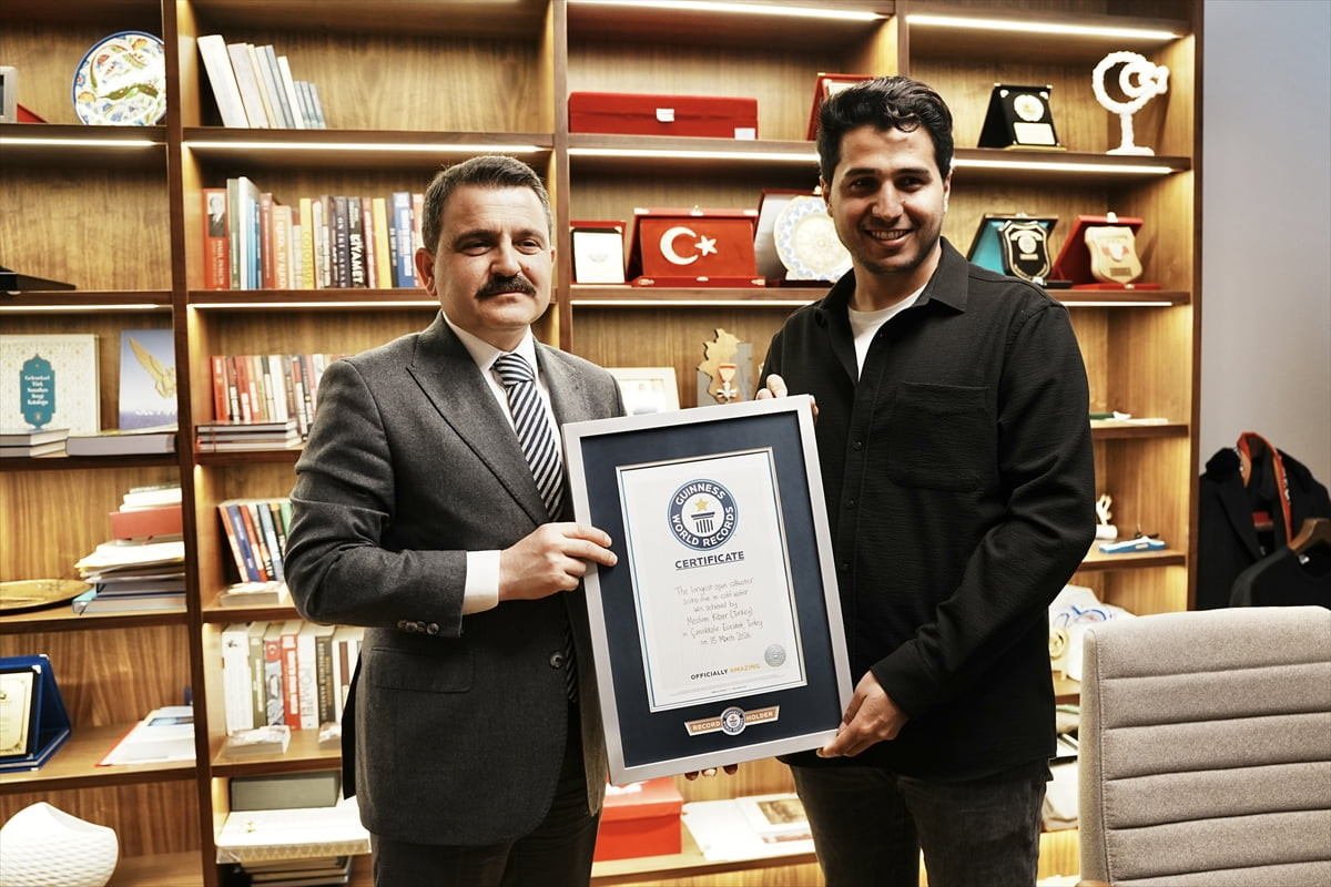 Gelibolu Yarımadası'nda "Soğuk suda en uzun süre tüplü dalış" kategorisinde 36 saat 9 dakika 36...