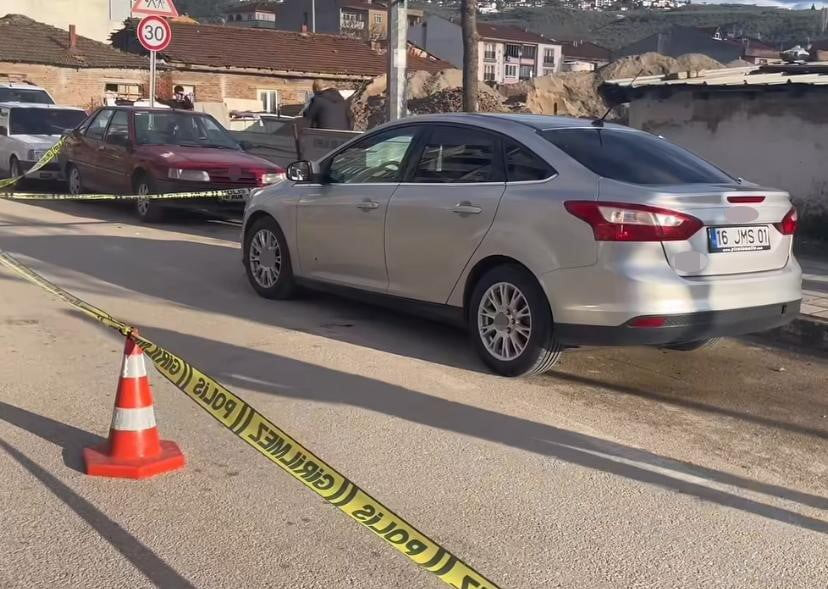 GEMLİK’TE SİLAHLI SALDIRIYA UĞRAYAN 62 YAŞINDAKİ MEHMET AKTAŞ, YARALI HALDE ARACIYLA KAÇARAK POLİS...