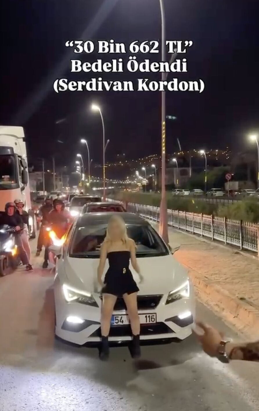 GENÇ KADIN, OLAYIN ARDINDAN AYNI DANS VİDEOSUNU SOSYAL MEDYA HESABINDA "BEDEL ÖDENDİ" NOTUYLA...