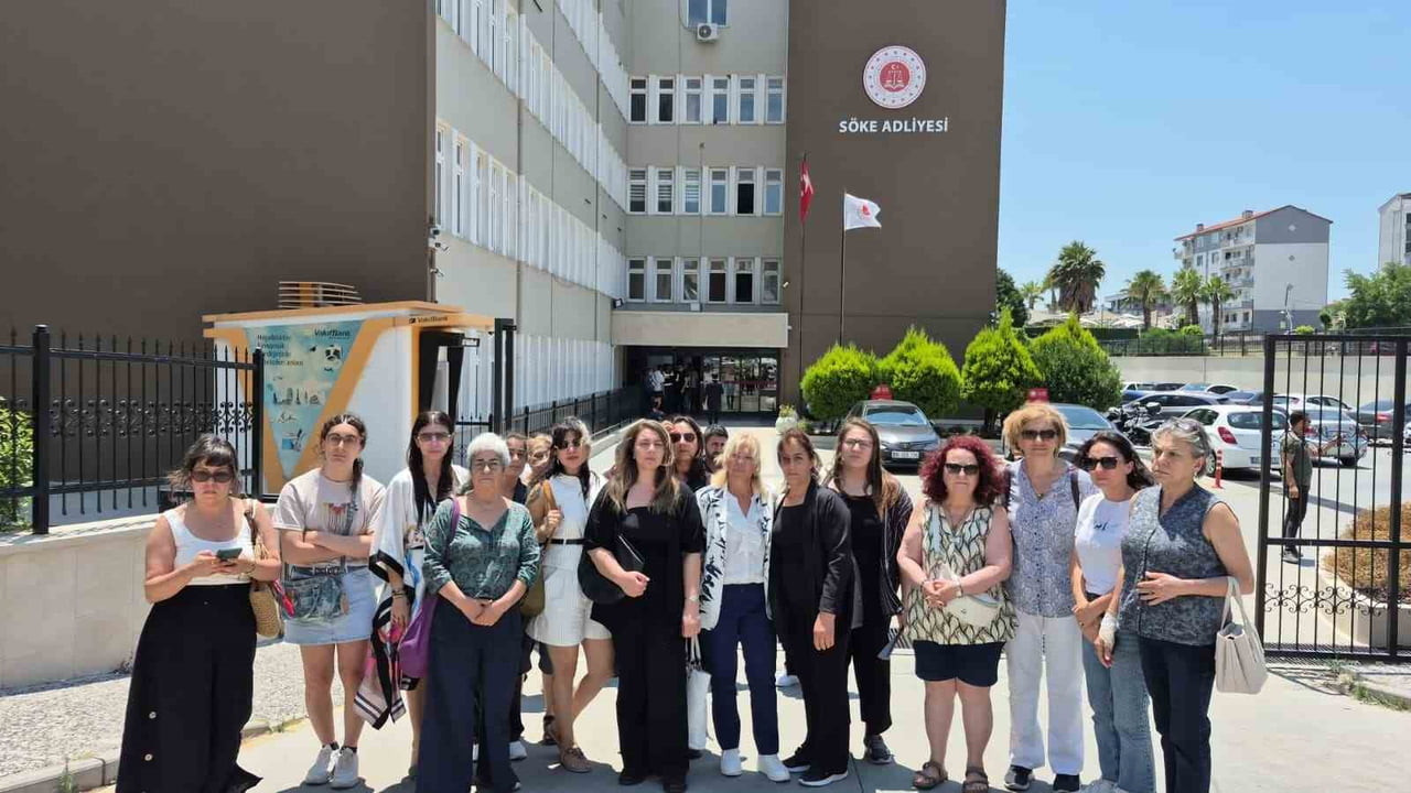 GENÇ KADININ AİLESİ, ADLİYE ÖNÜNDE AÇIKLAMA YAPTI