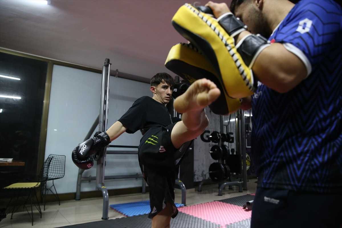 Gençler kategorisinde 2 farklı branşta dünya şampiyonluğu bulunan ve "Atom Karınca" lakabıyla...