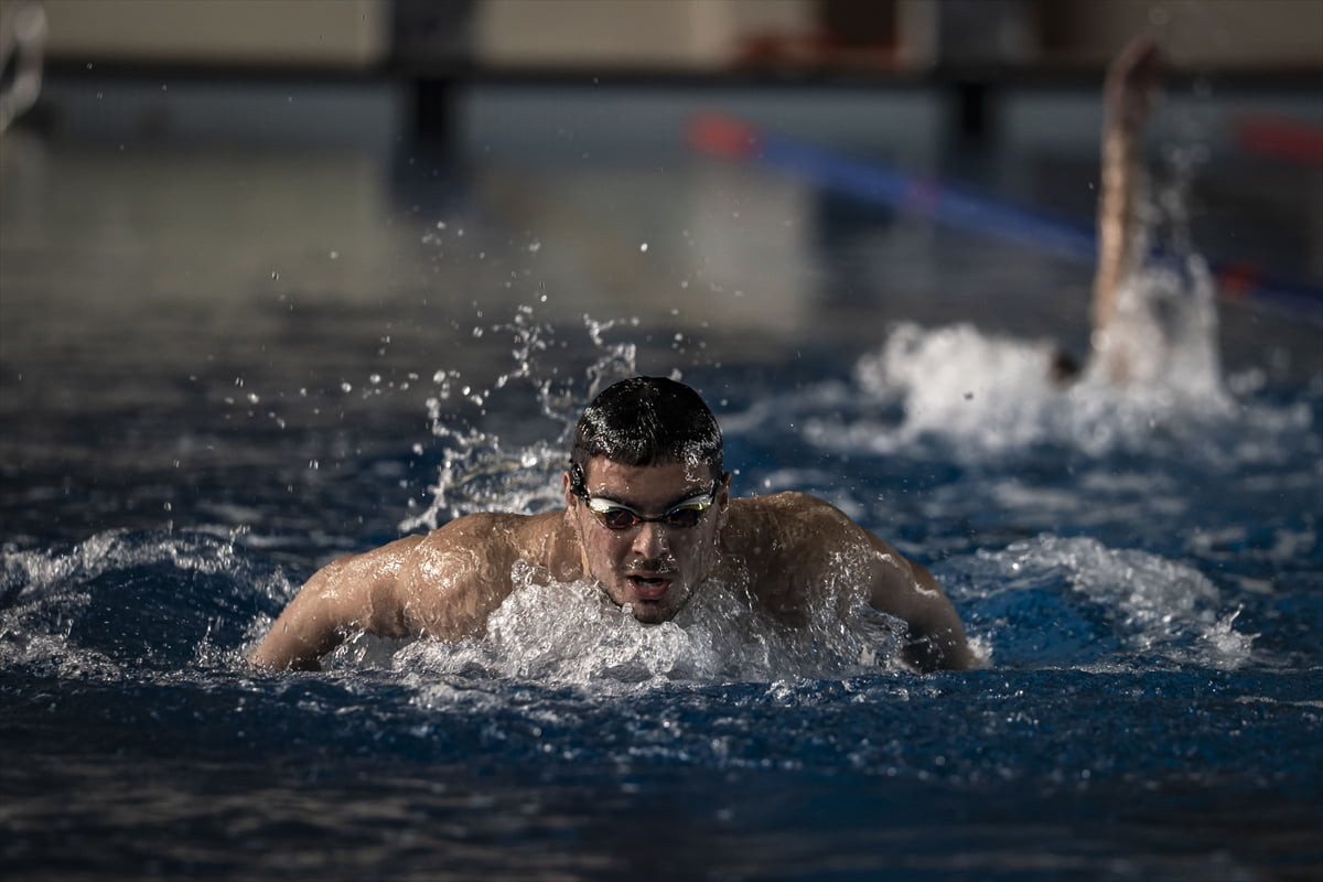 Gençler kategorisinde Avrupa ve dünya şampiyonlukları bulunan Azerbaycan asıllı milli yüzücü...