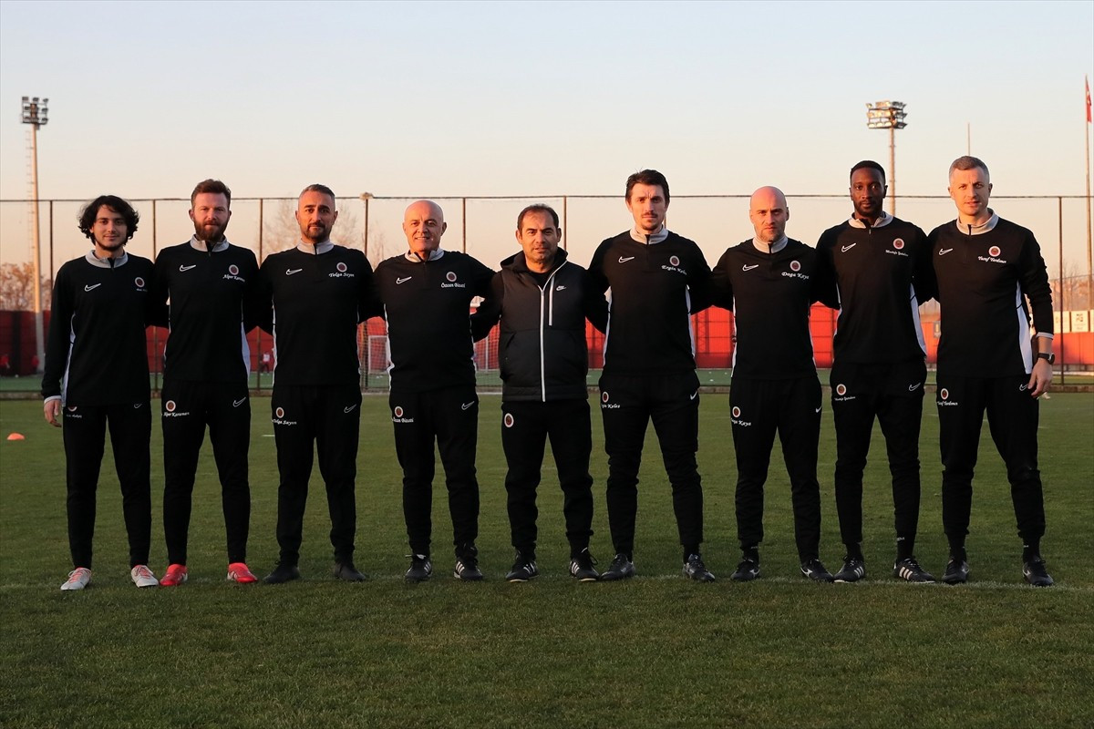 Gençlerbirliği Kulübü, Volkan Demirel'den boşalan teknik direktörlük görevine getirilen Metin...