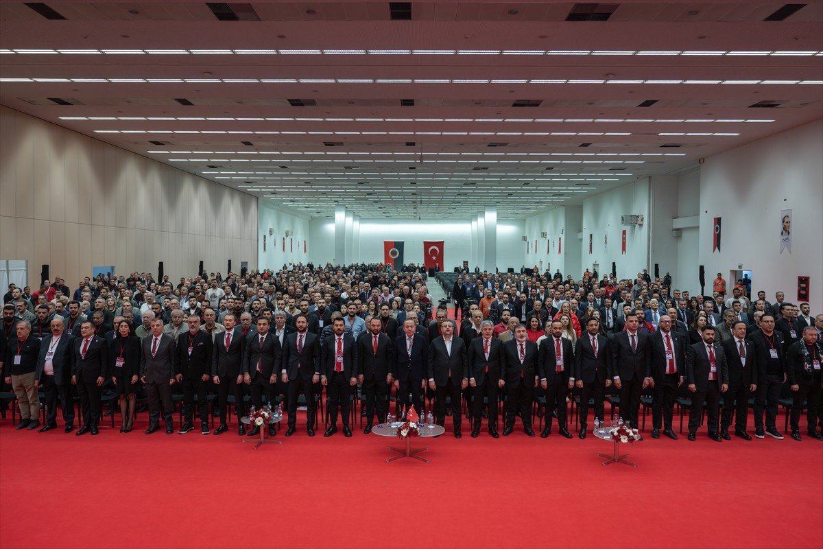 Gençlerbirliği Kulübünün ATO Congresium Zelve Salonu'nda yapılan olağanüstü seçimli genel...