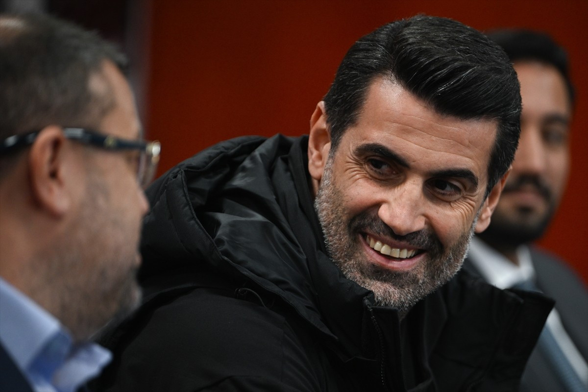 Gençlerbirliği Teknik Direktörü Volkan Demirel, kulüp başkanı Mehmet Kaya'nın düzenlediği basın...