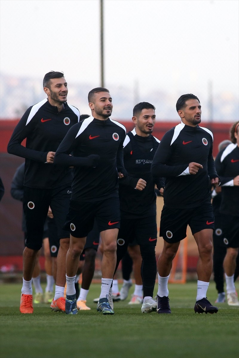 Gençlerbirliği, Trendyol Süper Lig'in 13. haftasında deplasmanda Galatasaray ile oynayacağı maçın...