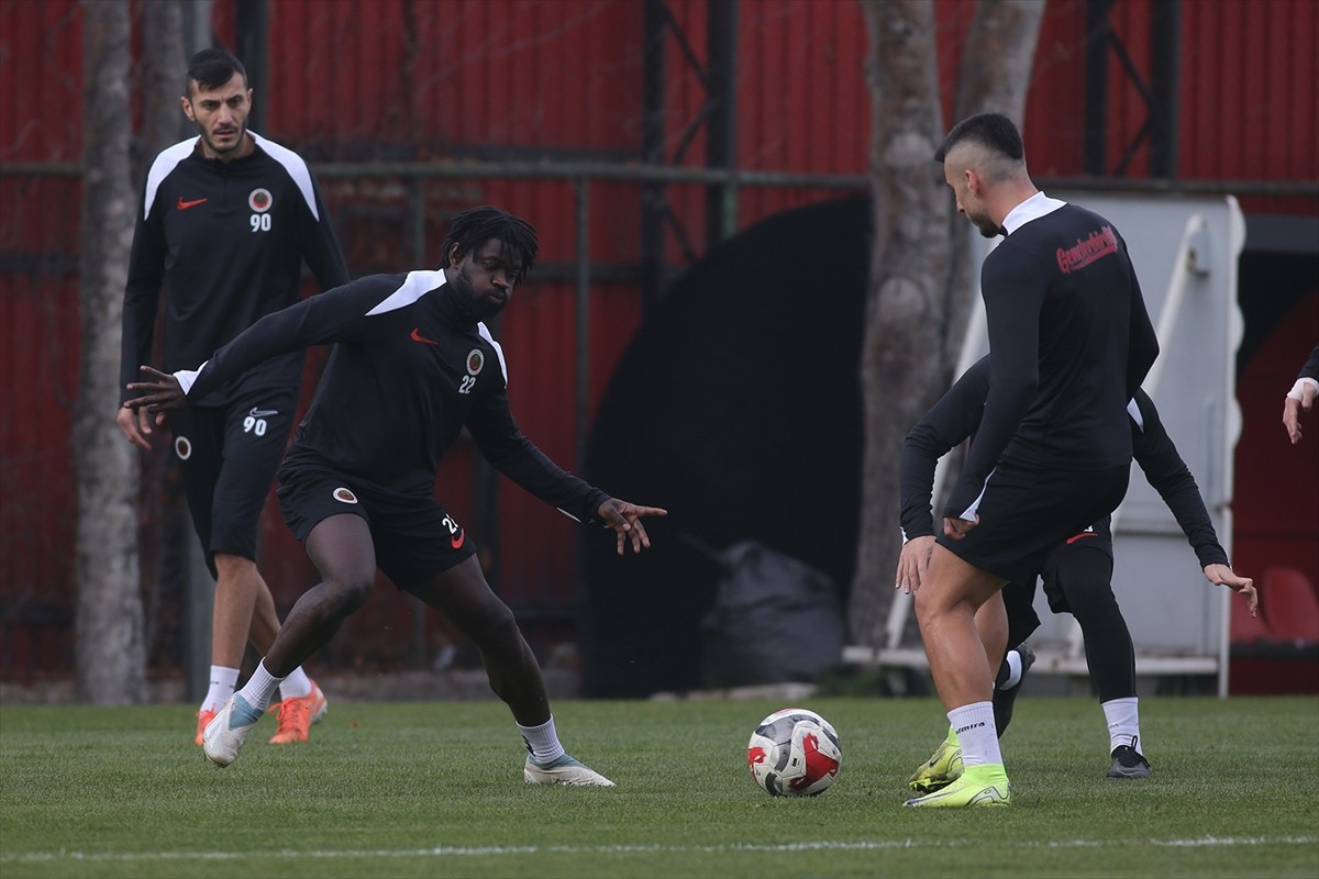 Gençlerbirliği, Trendyol Süper Lig'in 14. haftasında yarın deplasmanda Kocaelispor ile oynayacağı...