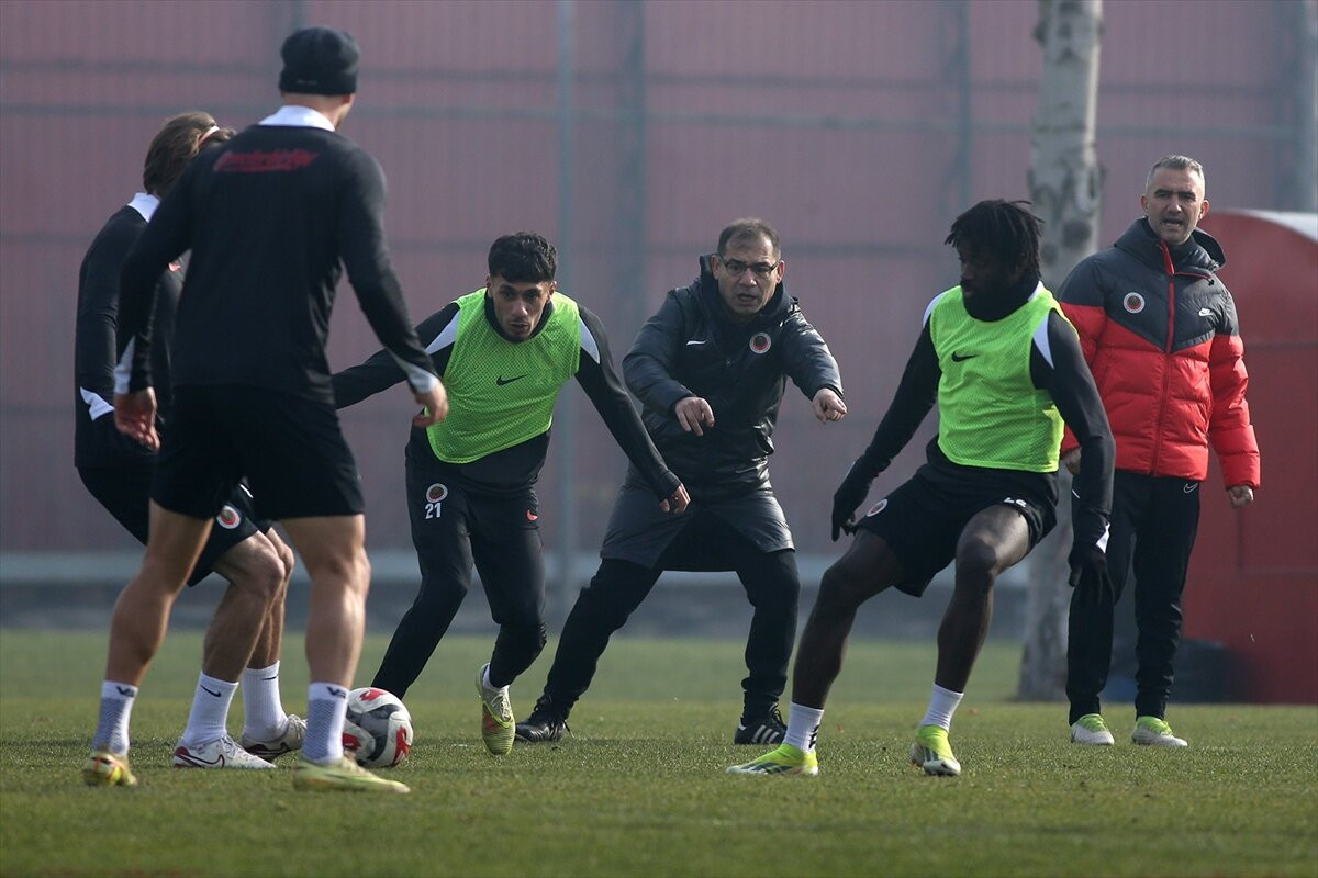 Gençlerbirliği, Trendyol Süper Lig'in 17. haftasında sahasında Trabzonspor ile oynayacağı...